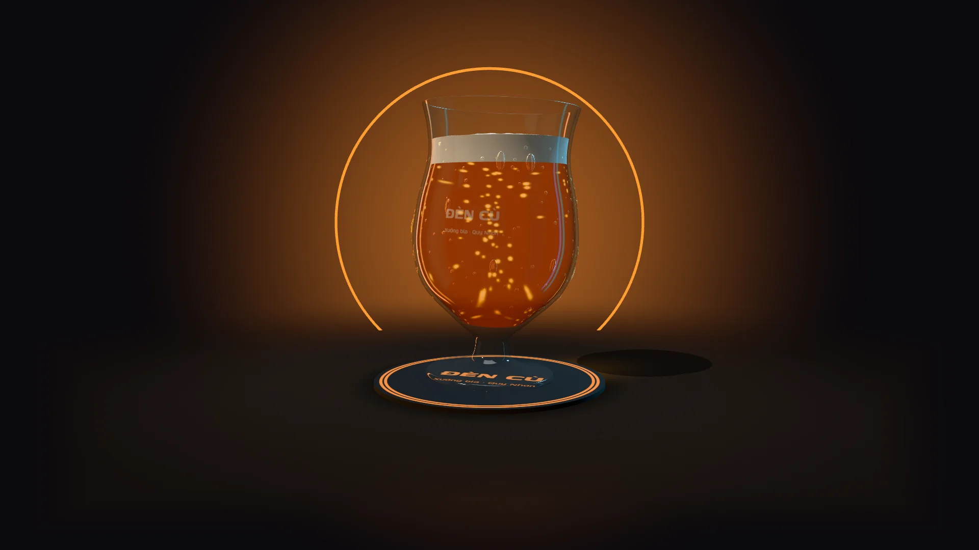 Ly tulip đầy Pale Ale màu hổ phách, bọt trắng dày, đặt trên đế lót in chữ Đèn Cù trước vòng neon cam trên nền đen